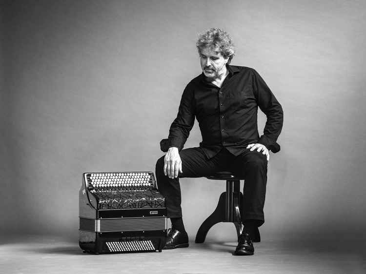 Philippe Thuriot (accordion) 