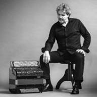Philippe Thuriot (accordion) 